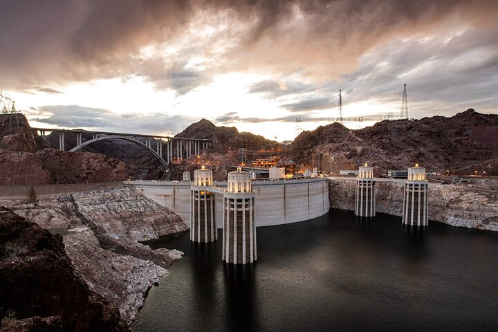 Experience stunning views of the Hoover Dam intricate engineering marvels and the serene beauty of Lake Mead all while enjoying a delicious American breakfast on your journey from Las Vegas.